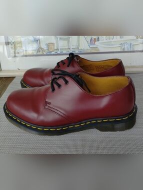 Women's Doc Martens "1461" Cherry Red Smooth Leather Oxfords. Women's Size 9.